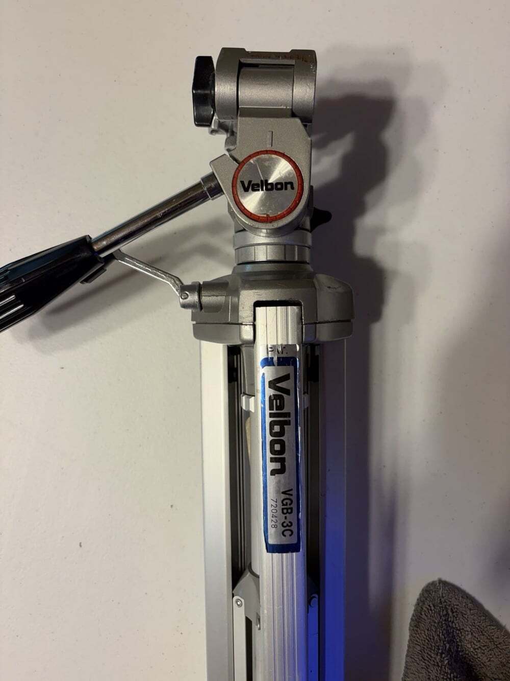 Velbon VGB-3C Heavy Duty Aluminum Camera Tripod With Pan Tilt Head Adjustable